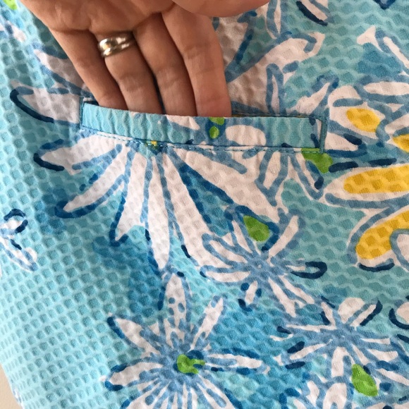 Lily Pulitzer blue daisy pattern shorts - Picture 6 of 10